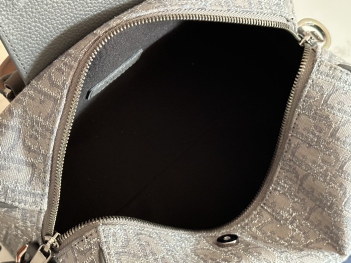  Handbag   Dior   93337  size  26 x 16x 14.5  cm