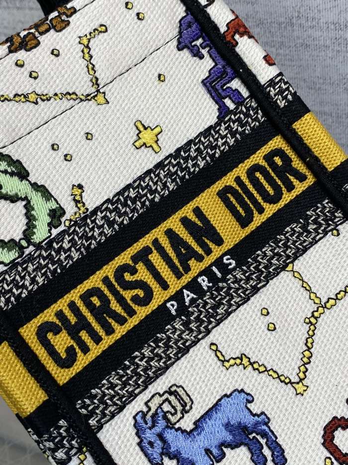  Handbag   Dior  size  13.5*5*18 cm