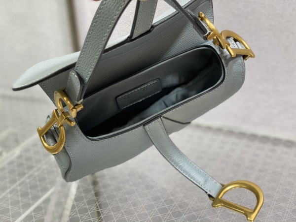 Handbag   Dior   size  19.5 cm