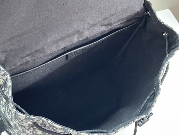 Handbag   Dior  size  31 x 42.5 x 14.5  cm