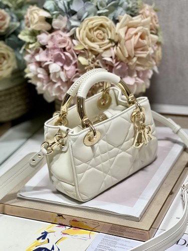 Handbag   Dior 0062   size  19*13*8 cm