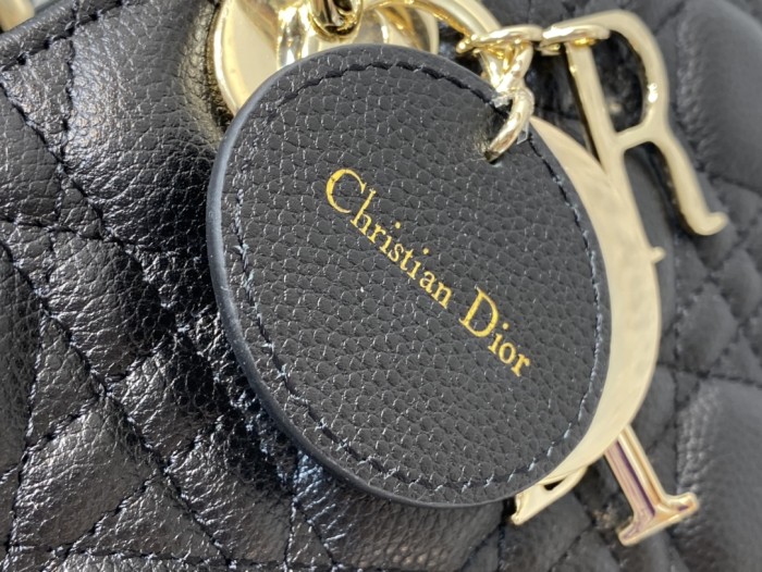  Handbag   Dior  size  32 cm