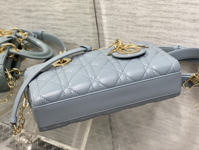 Handbag   Dior  size  22.5*6*11.5 cm