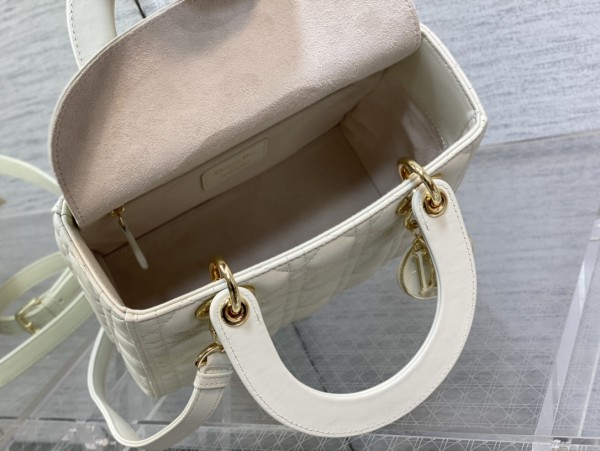Handbag   Dior  size  24 cm