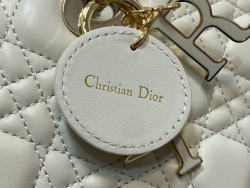 Handbag   Dior  size  32 cm