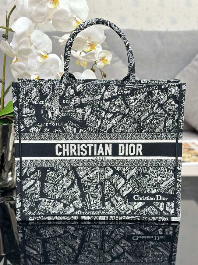 Handbag   Dior   M1286  size  42 x 35 x 18.5  cm