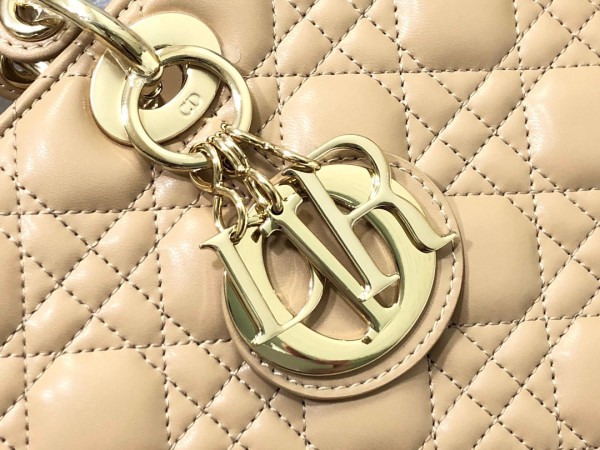 Handbag   Dior  M0566  size  32*25*11  cm