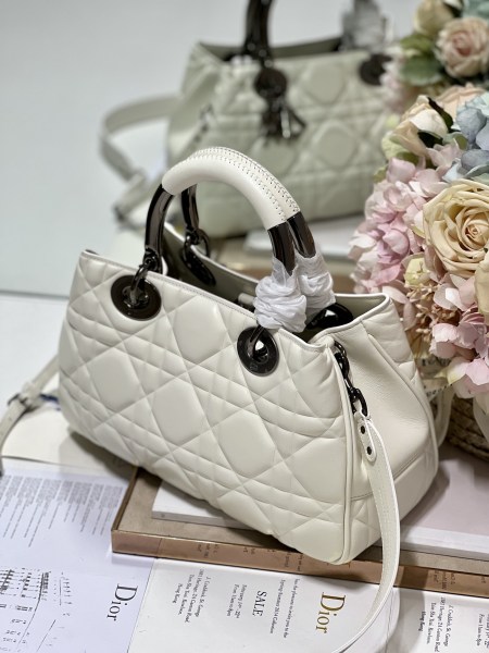 Handbag   Dior  0062  size  30*18.5*11.5 cm