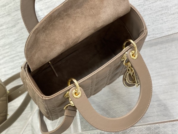 Handbag   Dior  size  24 cm