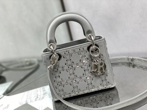 Handbag   Dior  size  17 cm