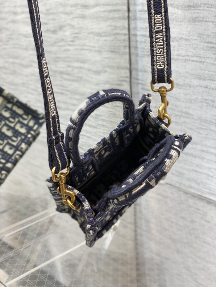  Handbag   Dior   size 13.5*5*18 cm