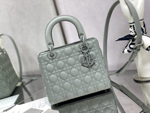 Handbag   Dior  size 24 cm