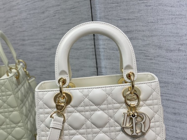 Handbag   Dior  size  24 cm