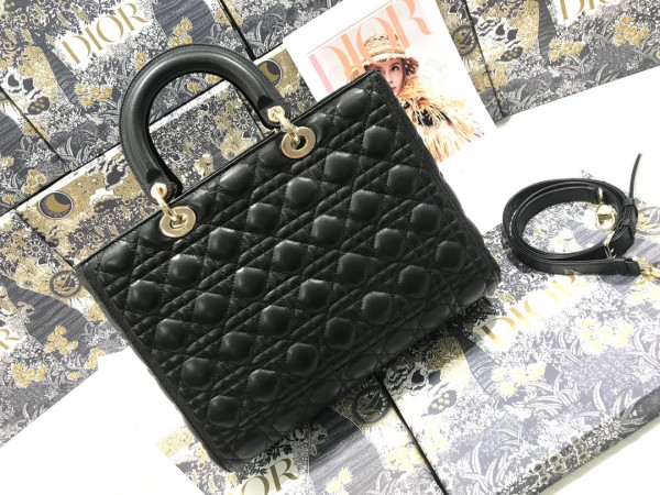 Handbag   Dior  M0566  size  32*25*11  cm