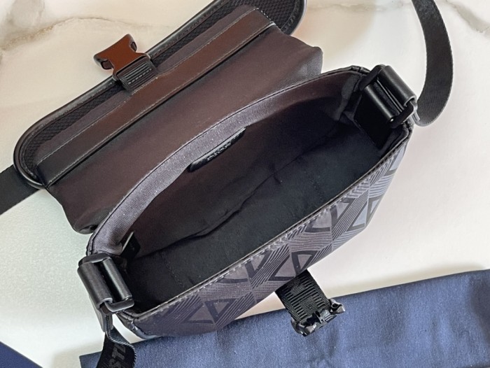  Handbag   Dior   89020  size  20 x 15 x 5  cm