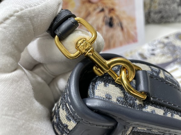  Handbag   Dior  M9327  size  22 x 13 x 5  cm