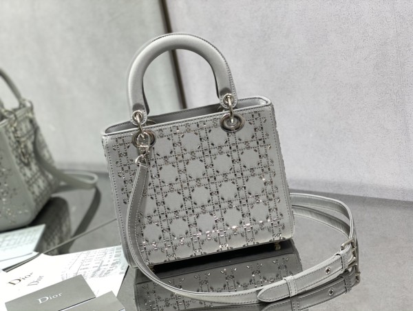 Handbag   Dior  size  24 cm