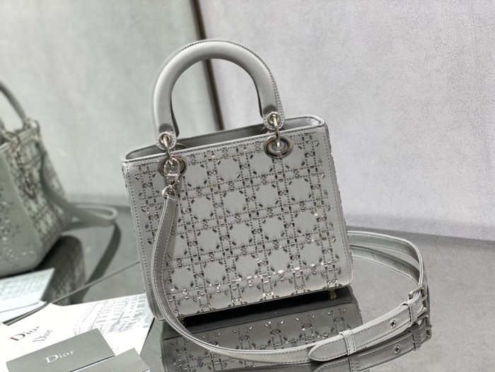 Handbag   Dior  size  24 cm