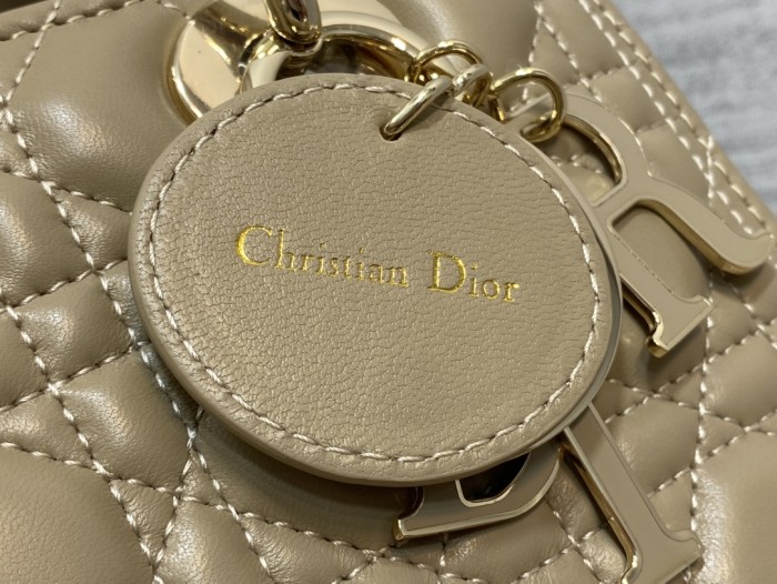  Handbag   Dior  size  24 cm