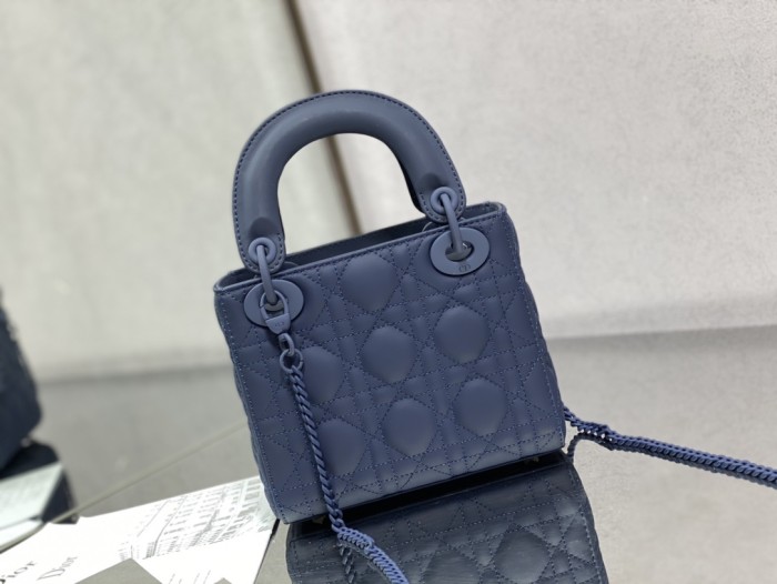  Handbag   Dior  size  17 cm