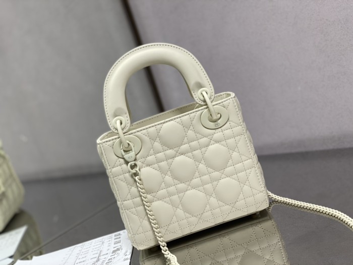  Handbag   Dior  size 17 cm