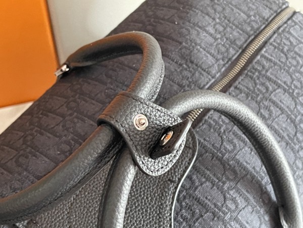 Handbag   Dior  93338  size 50 x 25 x 21.5  cm