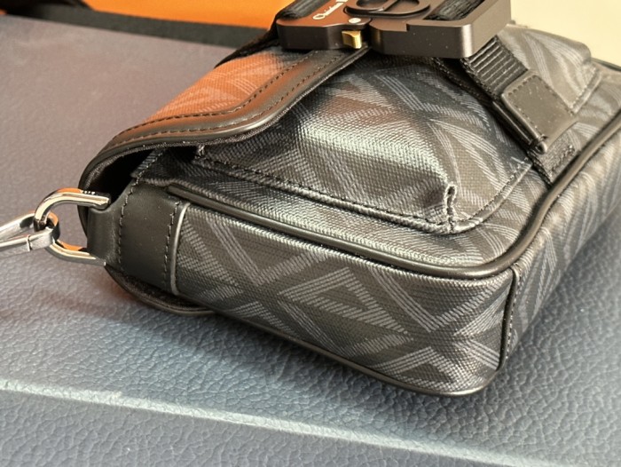 Handbag   Dior   93370  size  19x 11x 4  cm