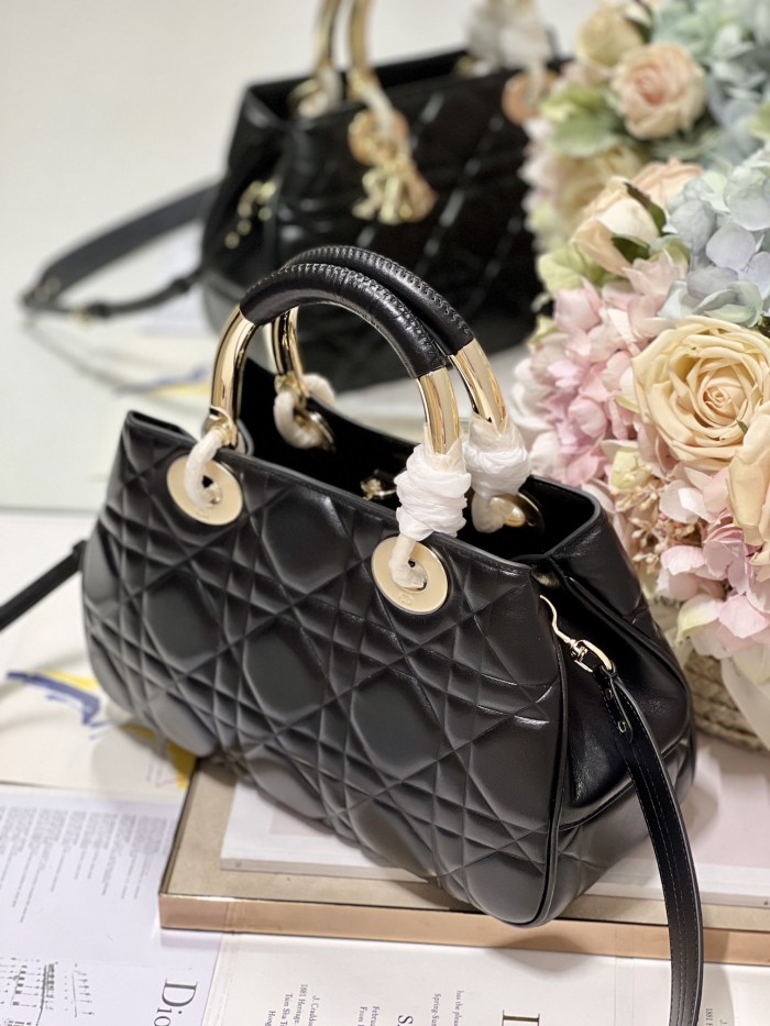 Handbag   Dior  0062   size  30*18.5*11.5 cm