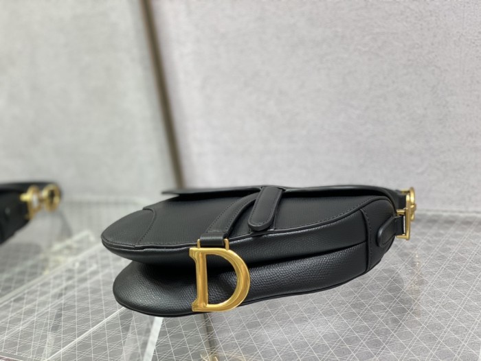 Handbag   Dior  size  19.5 cm