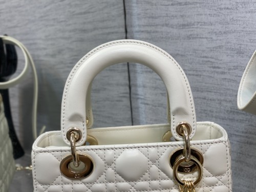 Handbag   Dior  size  20 cm