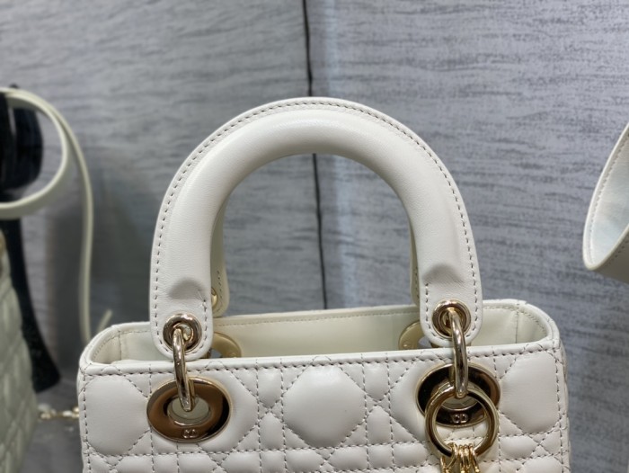 Handbag   Dior  size  20 cm