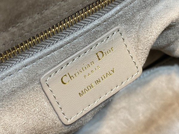 Handbag   Dior  size  24 cm