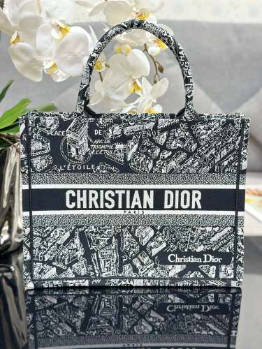 Handbag   Dior  M1286  size  36 x 27.5 x 16.5   cm