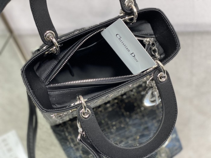Handbag   Dior  size  24 cm