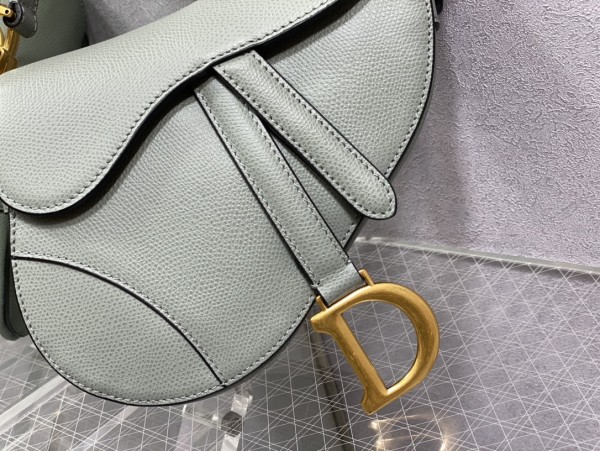 Handbag   Dior  size 19.5 cm