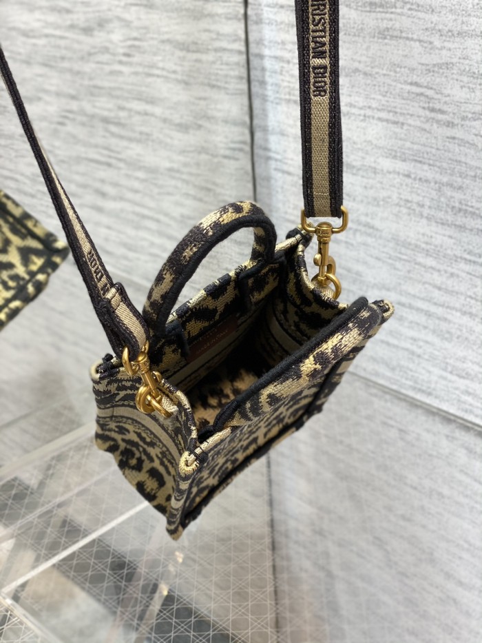  Handbag   Dior  size  13.5*5*18 cm