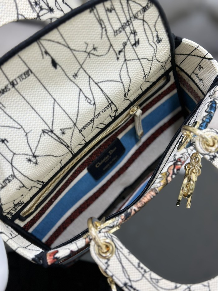 Handbag   Dior  M0565  size  24*20*11  cm