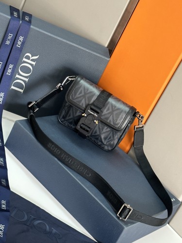 Handbag   Dior   93370  size  19x 11x 4  cm