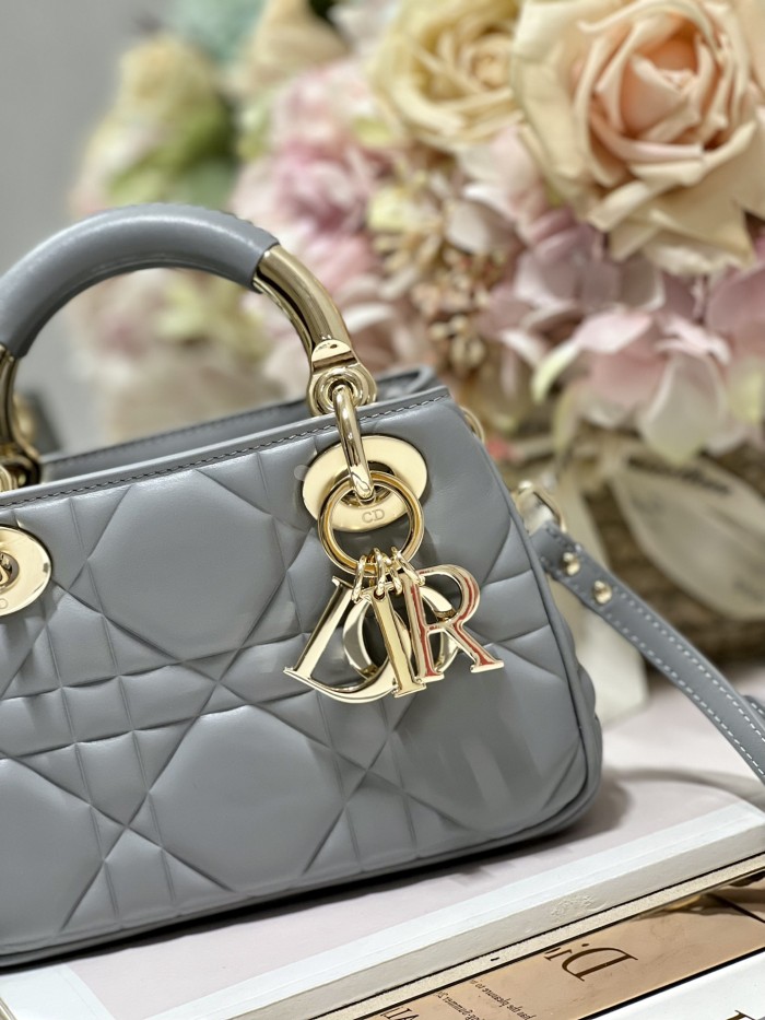 Handbag   Dior  0062  size  19*13*8 cm