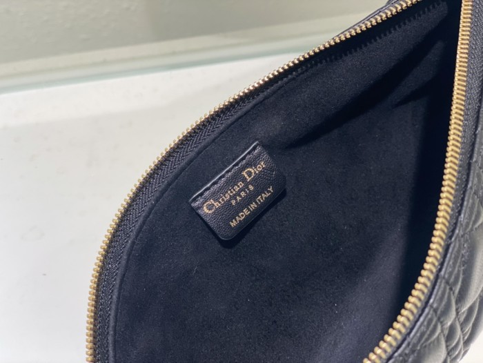 Handbag   Dior  size  27 x 12 x 5  cm