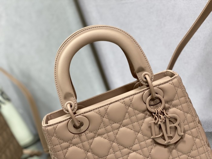 Handbag   Dior  size  24 cm