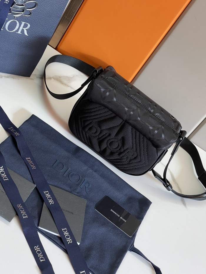  Handbag   Dior   89020  size  20 x 15 x 5  cm