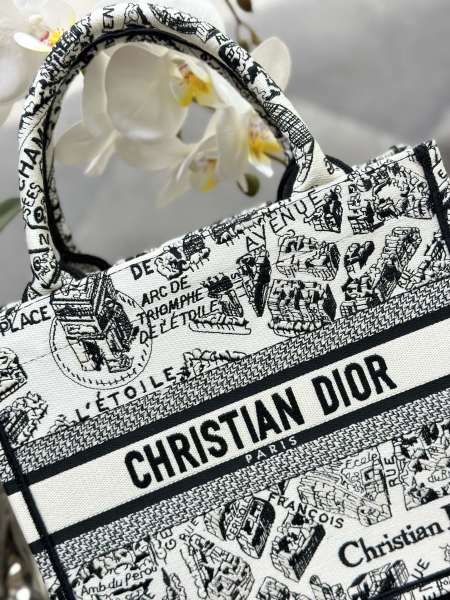Handbag   Dior  M1286  size  26.5 x 21 x 14  cm