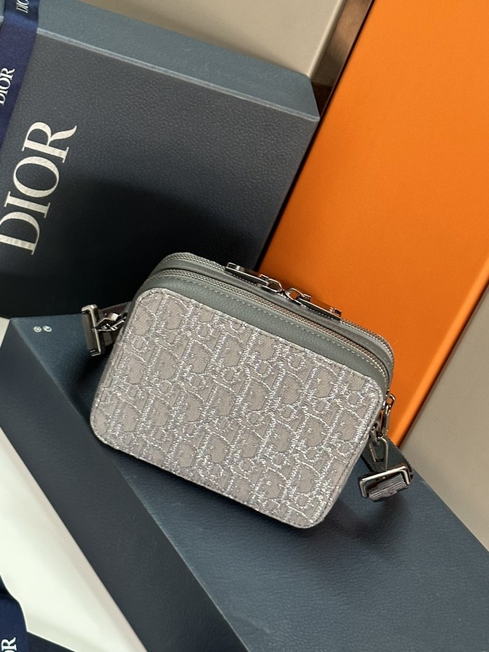 Handbag   Dior   93310  size  17 x 12.5 x 5  cm