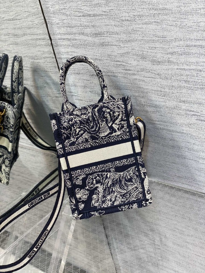  Handbag   Dior  size 13.5*5*18 cm