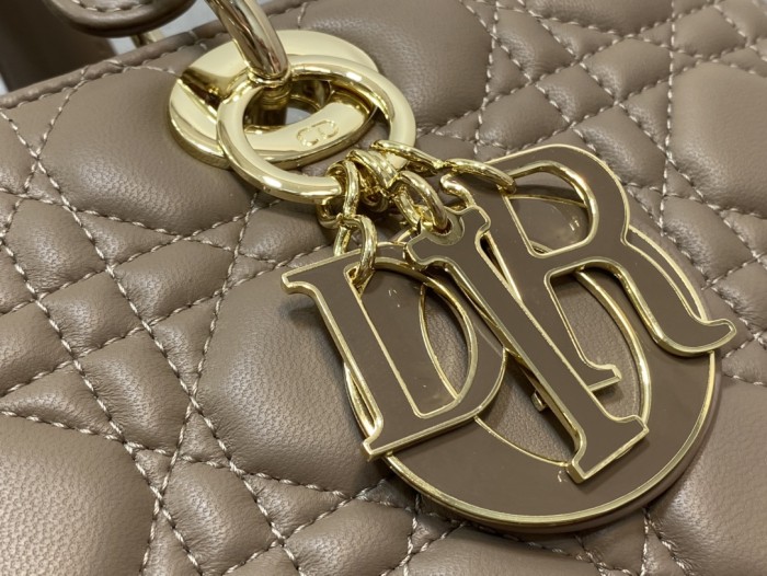 Handbag   Dior  size  32 cm