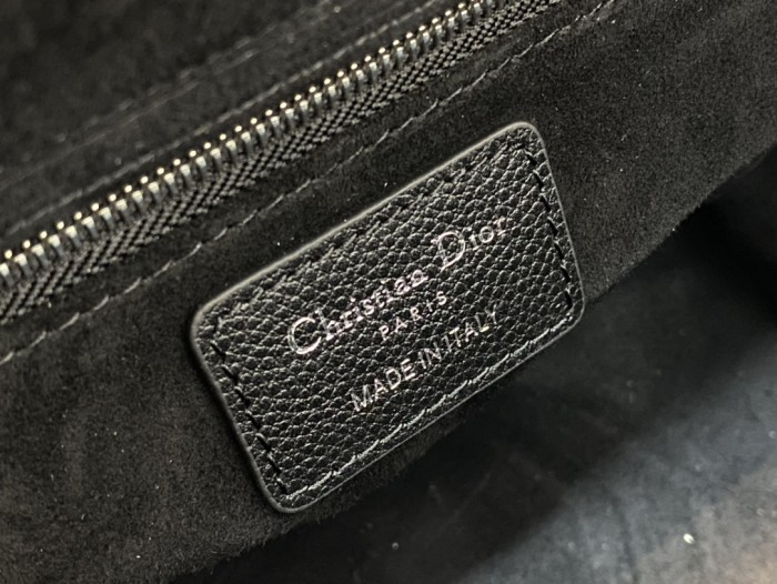 Handbag   Dior  size  24 cm