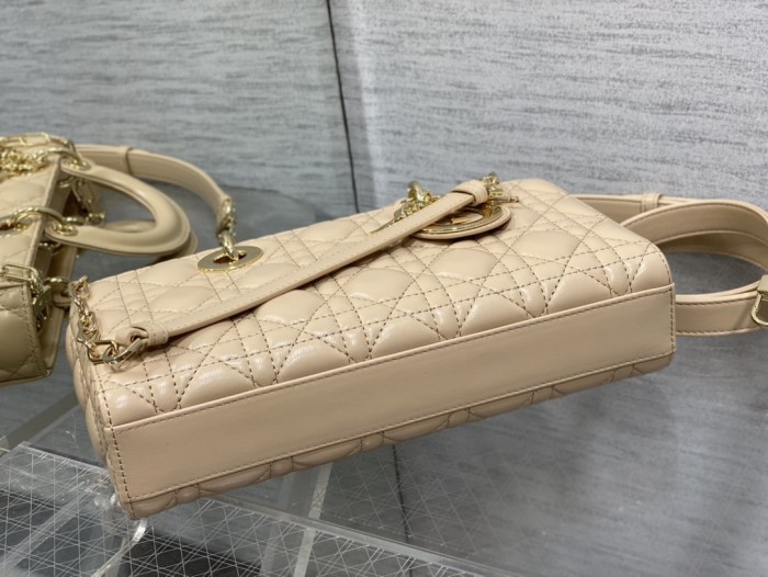Handbag   Dior  size  26*6*14 cm