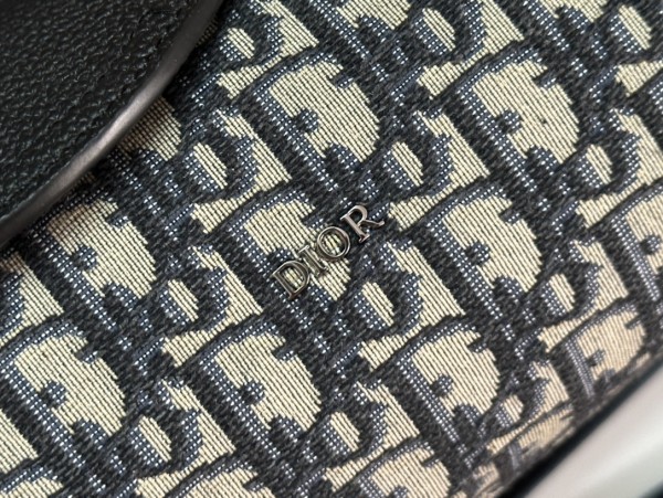 Handbag   Dior  93367  size  17 x11 x 11  cm