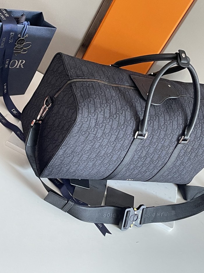 Handbag   Dior  93338  size 50 x 25 x 21.5  cm